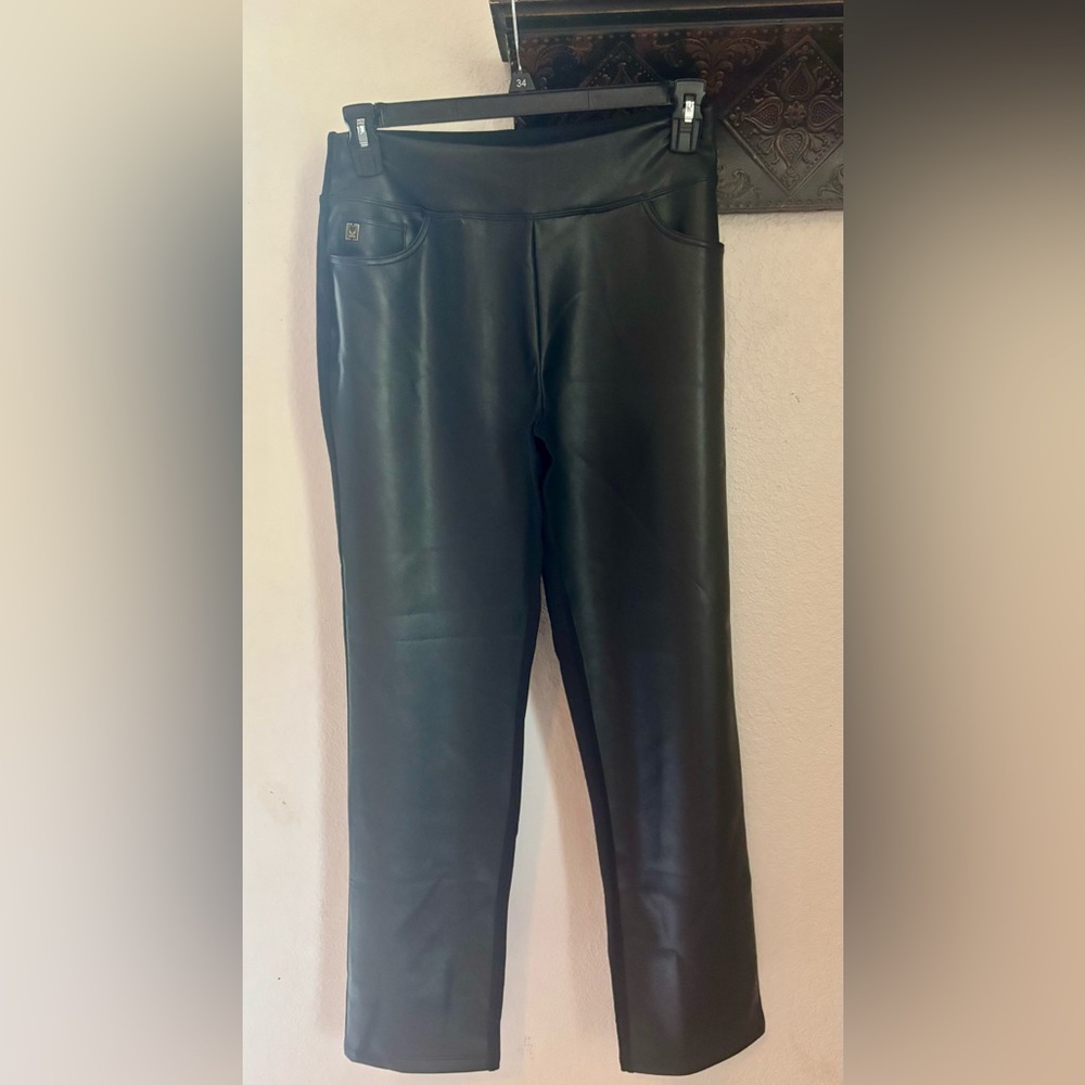 Belle Kim Gravel size 8 front imitation black leather